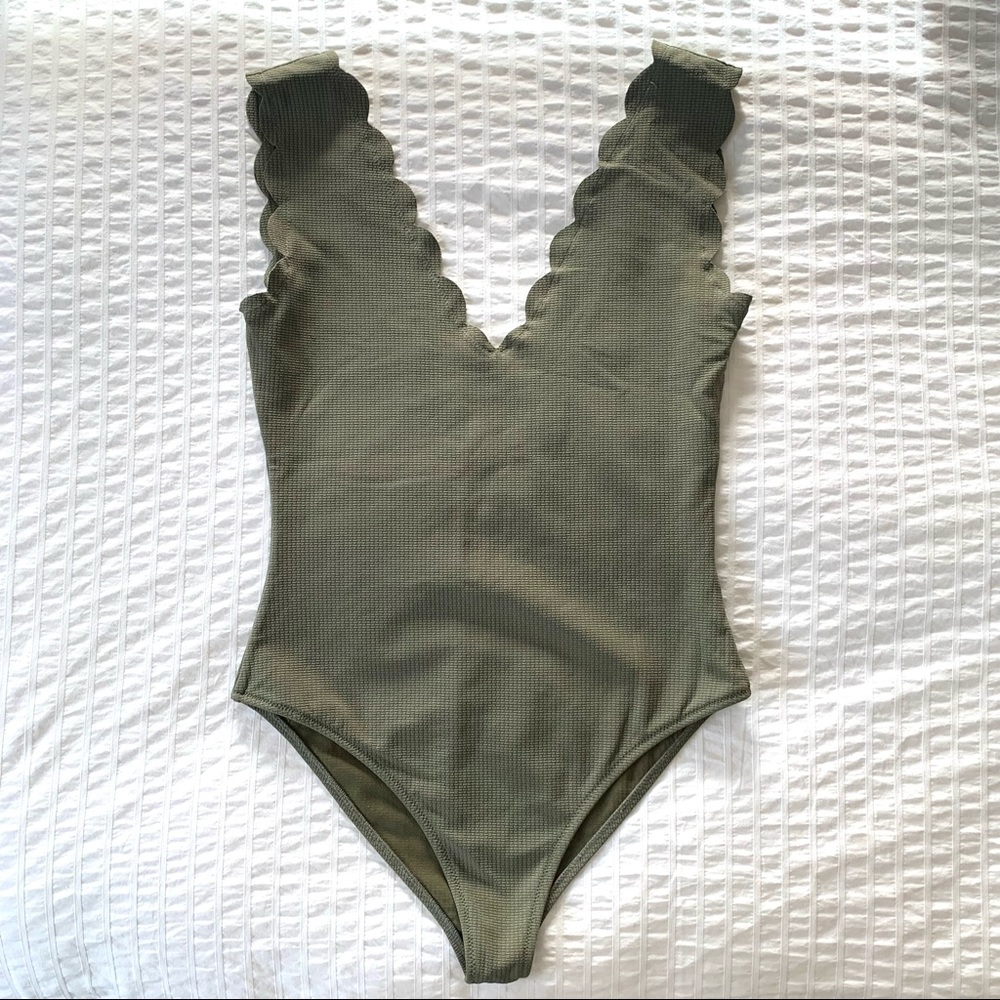 Marysia scalloped one piece swimsuit - size L